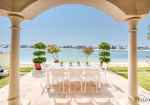 Posh 5BR Villa with Private Pool on Palm Jumeirah