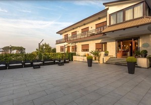 Ranch Palace Hotel