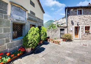 Reposeful Farmhouse in Bagni di Lucca with Private Terrace