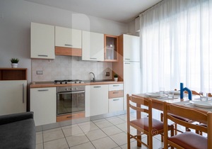 Second floor apartment with sea view