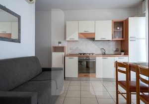 Second floor apartment with sea view