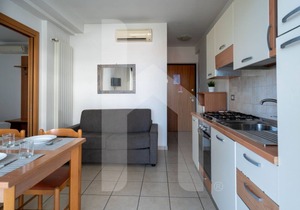 Second floor apartment with sea view