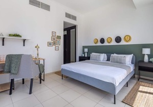 Sleek and Vibrant 1BR with Marina Views!