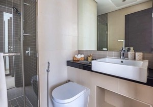 Sleek and Vibrant 1BR with Marina Views!