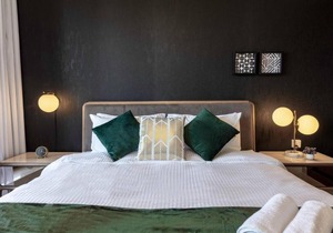 Stella Stays Stylish 1 BDR Dubai JBR Beach Netflix