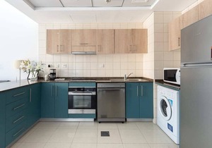 Stylish 1BR Apt w/Amazing Marina Views!