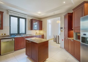 Upgraded 6Bedroom Villa on Beach The Palm Jumeirah