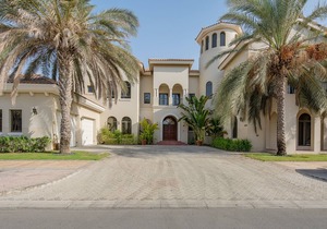 Upgraded 6Bedroom Villa on Beach The Palm Jumeirah
