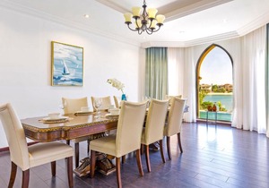 Upscale 6BR Villa with Private Pool on Palm Jumeirah