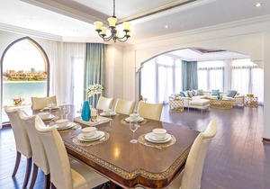 Upscale 6BR Villa with Private Pool on Palm Jumeirah