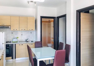 Vacation apartment on the second floor with large communal pool, a few meters from the sea.