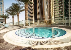 Vibrant Two Bedroom in the Marina