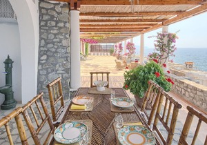 Villa Acquamarina with Private Pool, Sea View, Direct Sea Access and Parking