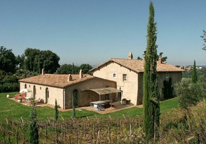 Villa in Montalcino with 9 bedrooms sleeps 18