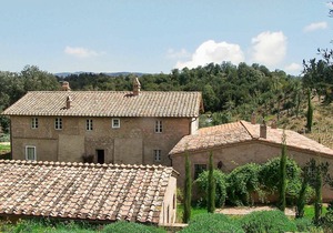 Villa in Montalcino with 9 bedrooms sleeps 18