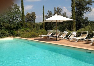 Villa in Montalcino with 9 bedrooms sleeps 18