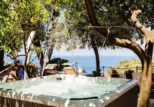 Villa Puolo, Sorrento coast, with garden and sea view, 5 bedrooms, 10 sleeps.