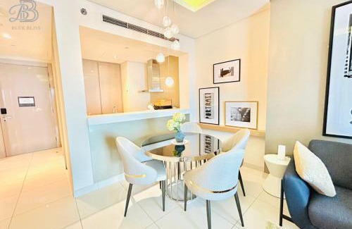 Business Bay Apartment | 1 Bedroom Apartment in Paramount Tower - A