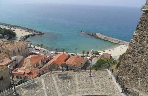 Pizzo Apartment | 1 bedroom apartment sleeps 4 with private wifi.