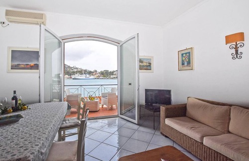 Ischia Porto Apartment | 100 m² Apartment ∙ 2 bedrooms ∙ 5 guests