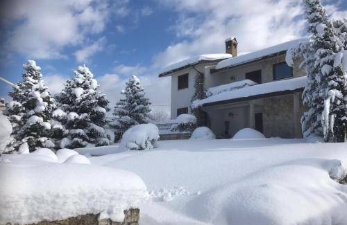 Lettomanoppello Villa | 1000 m² Villa ∙ 3 bedrooms ∙ 8 guests