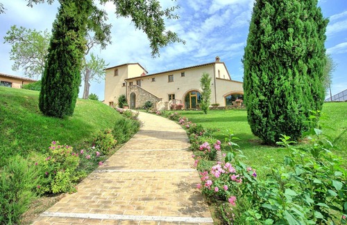 Sarteano Villa | 1050 m² Villa ∙ 13 bedrooms ∙ 26 guests