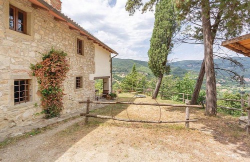 Ortignano Raggiolo Villa | 140 m² Villa ∙ 5 bedrooms ∙ 10 guests