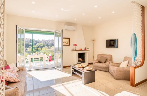 Naples Apartment | 150 m² Apartment ∙ 3 bedrooms ∙ 6 guests