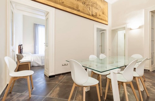 Chiaia Apartment | 180 m² Apartment ∙ 3 bedrooms ∙ 10 guests