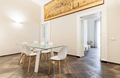 Chiaia Apartment | 180 m² Apartment ∙ 3 bedrooms ∙ 10 guests