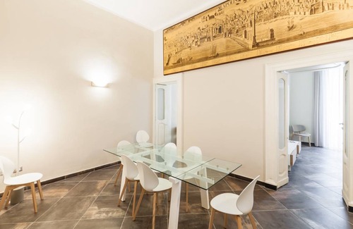 Chiaia Apartment | 180 m² Apartment ∙ 3 bedrooms ∙ 10 guests