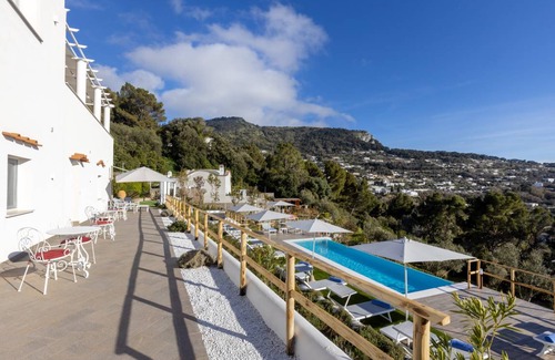 Anacapri Villa | 190 m² Villa ∙ 6 bedrooms ∙ 12 guests