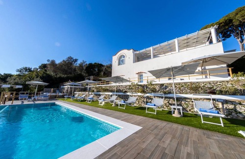 Anacapri Villa | 190 m² Villa ∙ 6 bedrooms ∙ 12 guests