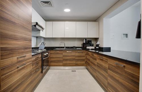 Dubai Marina Apartment | 1BD apt in Sparkle Tower by Swarovsky big capacity