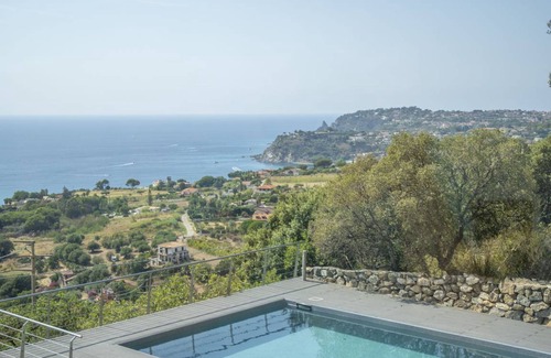 Joppolo Villa | 240 m² Villa ∙ 4 bedrooms ∙ 10 guests