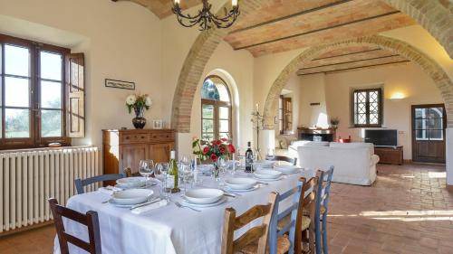 San Giovanni d'Asso Villa | 250 m² Villa ∙ 5 bedrooms ∙ 10 guests