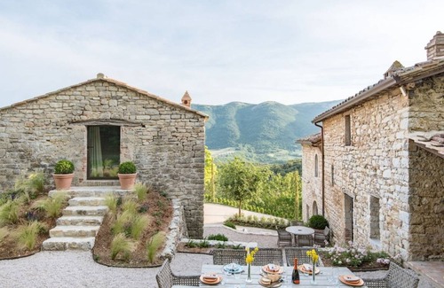 Antognola Villa | 280 m² Villa ∙ 4 bedrooms ∙ 8 guests