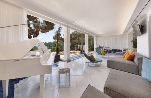Marina del Cantone Villa | 280 m² Villa ∙ 7 bedrooms ∙ 14 guests