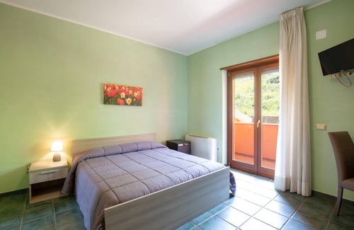 Rende House | 300 m² Maisonette ∙ 6 bedrooms ∙ 15 guests