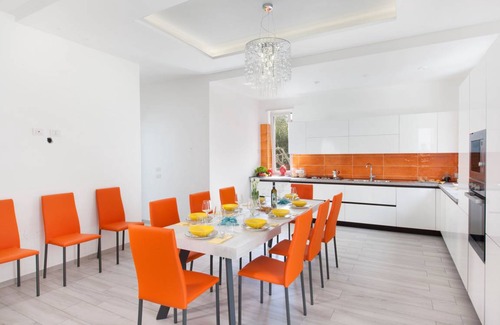 Marina del Cantone Villa | 300 m² Villa ∙ 6 bedrooms ∙ 12 guests