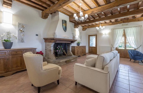 Valfabbrica Villa | 310 m² Villa ∙ 6 bedrooms ∙ 15 guests