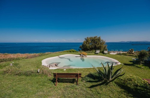 Ischia Porto Villa | 320 m² Villa ∙ 7 bedrooms ∙ 16 guests