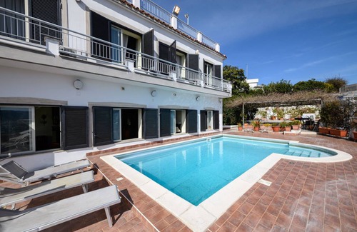 Pozzuoli Villa | 350 m² Villa ∙ 7 bedrooms ∙ 13 guests