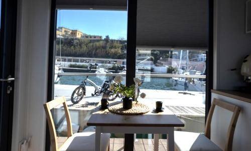Licola Boat Rental | 36 m² Houseboat ∙ 2 guests