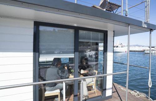 Licola Boat Rental | 36 m² Houseboat ∙ 2 guests