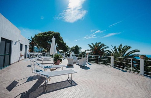 Anacapri Villa | 389 m² Villa ∙ 8 bedrooms ∙ 16 guests