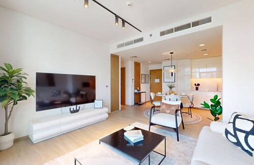 Dubai Apartment | 405 Palace Residence - Chic Two Bed with Creek View