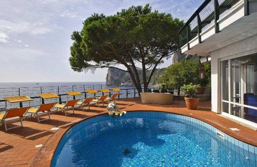 Massa Lubrense Villa | 450 m² Villa ∙ 7 bedrooms ∙ 14 guests