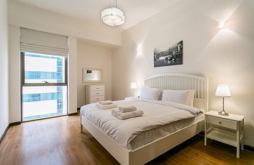 Al Barsha 1 Apartment | 5 mins from Mall of the Emirates!