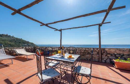 Marina del Cantone Resort | 50 m² Resort ∙ 2 bedrooms ∙ 4 guests